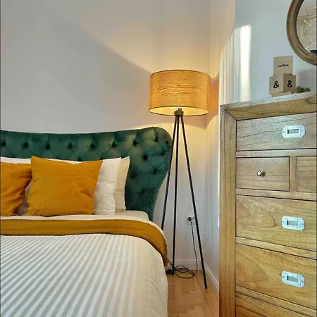 Sunset-cismigiu Gardens شقة بوخارست