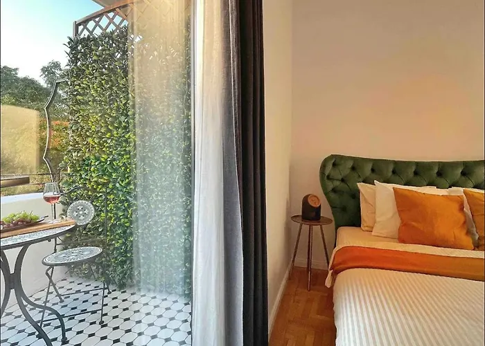 Sunset-cismigiu Gardens شقة